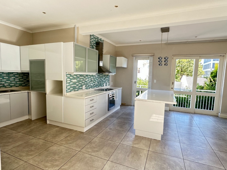 To Let 3 Bedroom Property for Rent in Green Point Western Cape